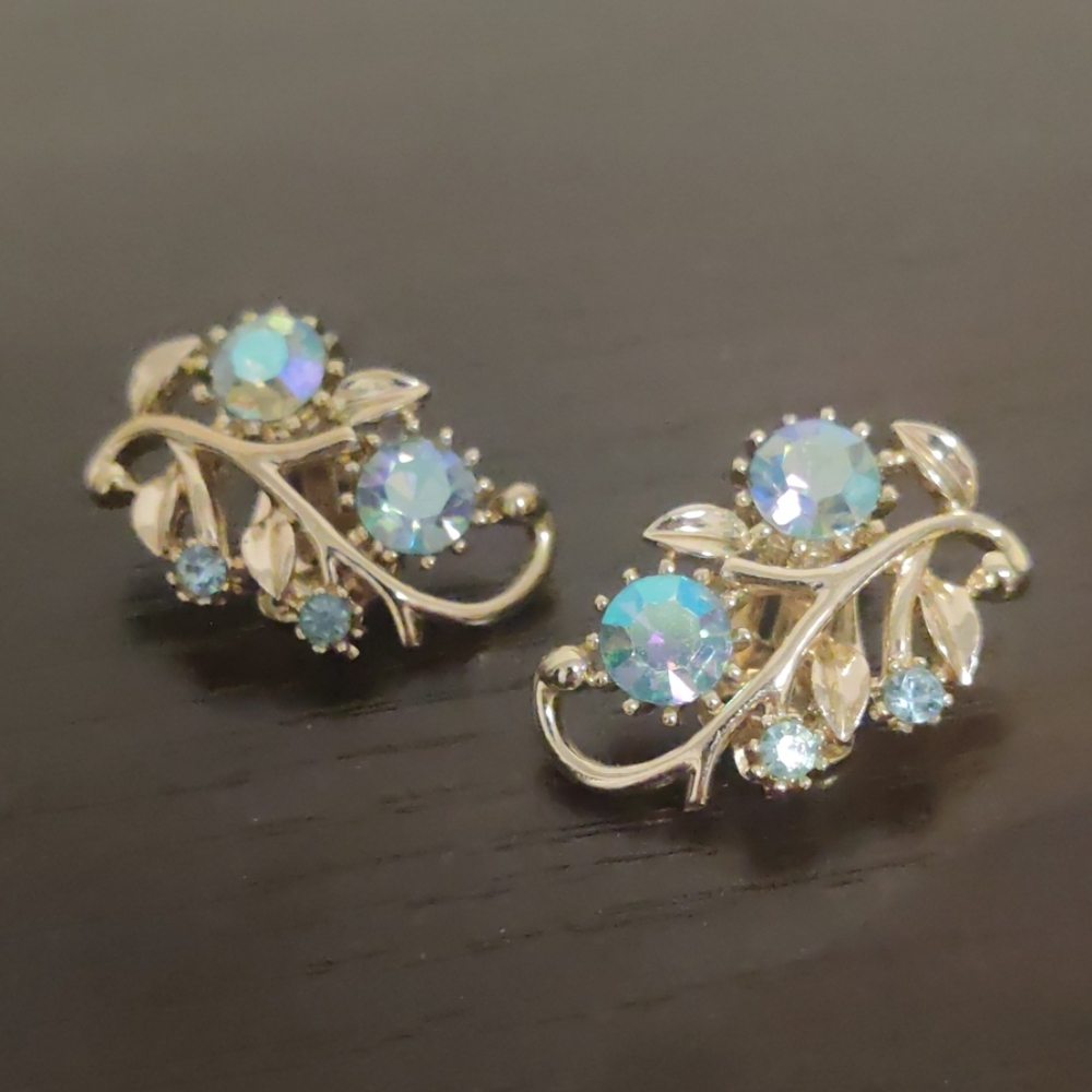 Vintage Coro Aurora Borealis crystal earrings - Picture 8 of 8